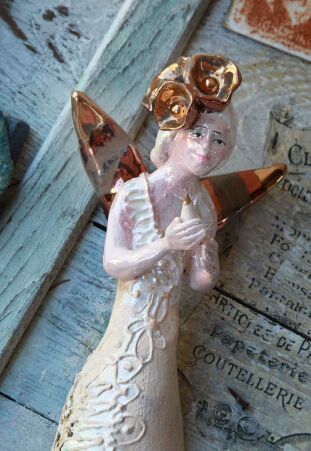 ANIOŁ  TURMALINOWY Z PTAKIEM