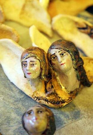 GŁÓWKI Z PORCELANOWYMI TWARZAMI