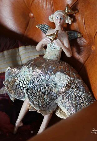 ANIOŁ TURMALINOWY ZE ZŁOTYMI PTASZKAMI