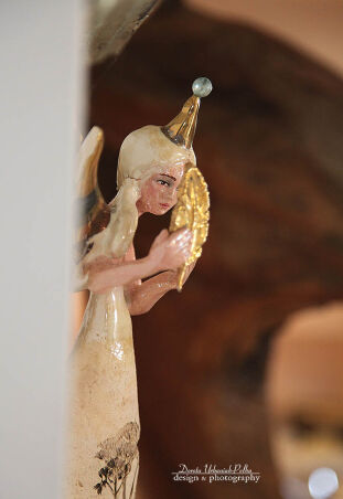 ANIOŁ  TURMALINOWY ZE ZŁOTYM PIÓREM