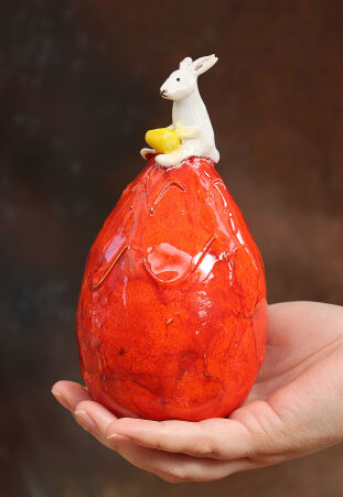 CZERWONA PISANKA Z KRÓLIKIEM