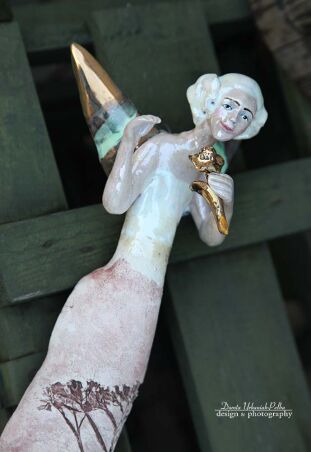 ANIOŁ TURMALINOWY ZE ZŁOTYM KWIATEM