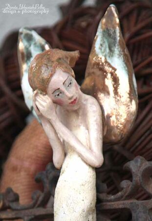 ANIOŁ WSCHODNI O SKRZYDŁACH TURMALINOWYCH