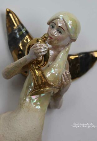 ANIOŁ TURMALINOWY ZE ZŁOTĄ TRĄBKĄ