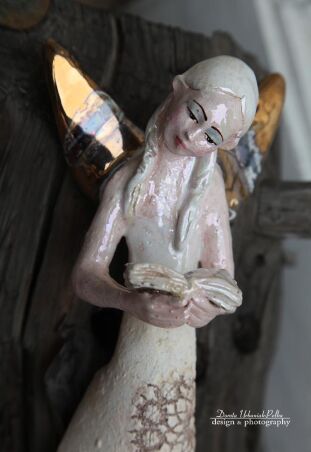 ANIOŁ TURMALINOWY Z KSIĄŻKĄ