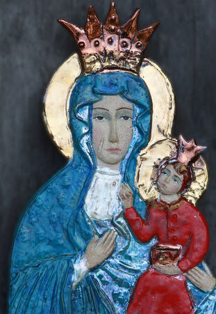 CZARNA MADONNA Z TRZEMA LAMPKAMI
