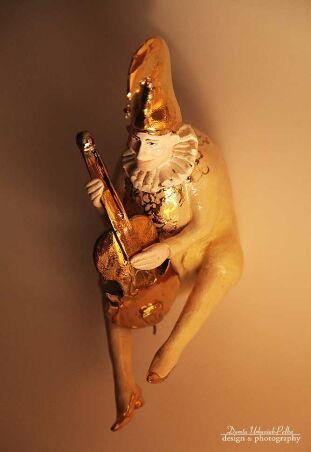 ZROSZONA ROSĄ, PORANNA SUITA NA WIOLONCZELĘ