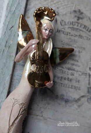 ANIOŁ TURMALINOWY ZE ZŁOTĄ WIOLONCZELĄ