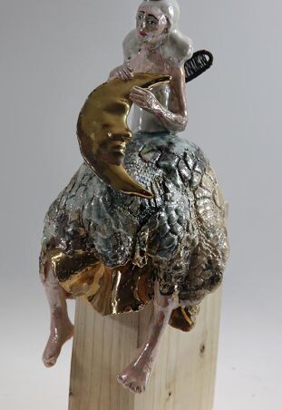 POPATRZ NA KSIĘŻYC, GDY GODZINY DYGOCĄ