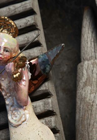 ANIOŁ  TURMALINOWY ZE ZŁOTYMII SKRZYPCAMI