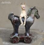 KONIK NA KOŁACH Z KRÓLIKIEM