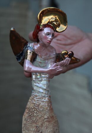 ANIOŁ  TURMALINOWY Z  SERCEM 