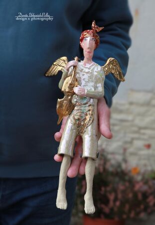 GDY MUZYKA CICHNIE, ZACZYNA SIĘ DZIEŃ