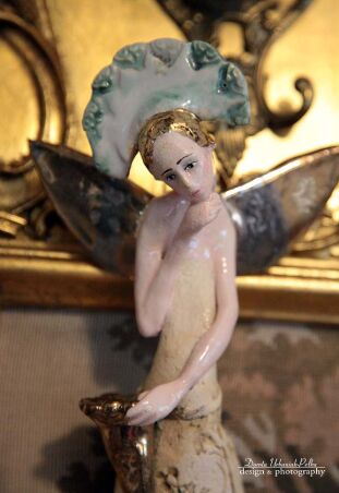 ANIOŁ TURMALINOWY ZE ZŁOTYMI BĘBENKIEM