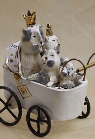 WÓZEK BIAŁY KRÓLEWSKI Z KOCIĄ RODZINĄ