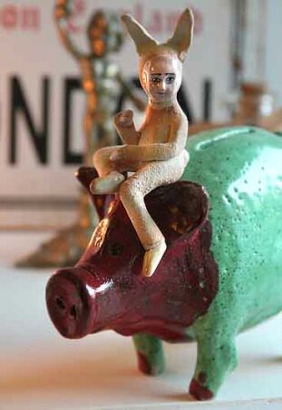 ŚWINKA ZAWSTYDZONA Z KRÓLIKIEM - SKARBONKA