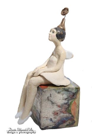 LUSIA NA KOSTCE Z NADAJNIKIEM