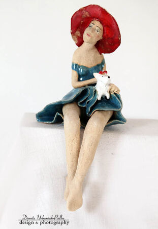 NIEBIESKA DZIEWCZYNA Z MALTAŃCZYKIEM