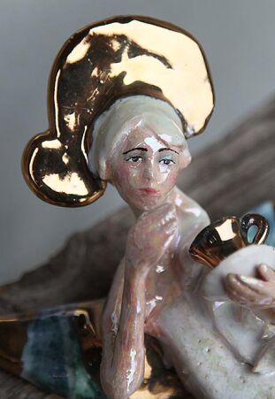 ANIOŁ TURMALINOWY Z FILIŻANKĄ