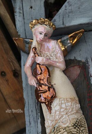 ANIOŁ  TURMALINOWY  Z  WIOLIN