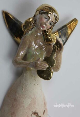 ANIOŁ TURMALINOWY ZE ZŁOTYMI SKRZYPCAMI