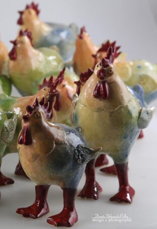 KURA STOJĄCA MNIEJSZA