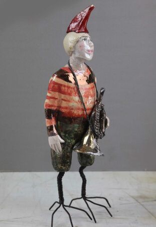 TRĄBITEK W ODCIENIU KARMINOWYM