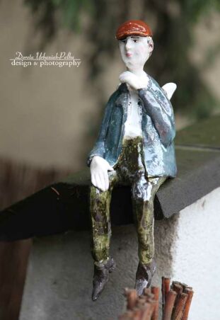 ANIOŁ Z PORCELANOWĄ TWARZĄ