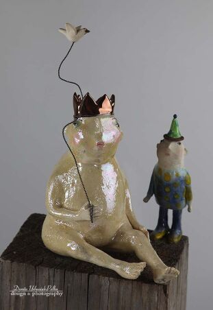 KRÓL JEST NAGI Z PTASZKIEM