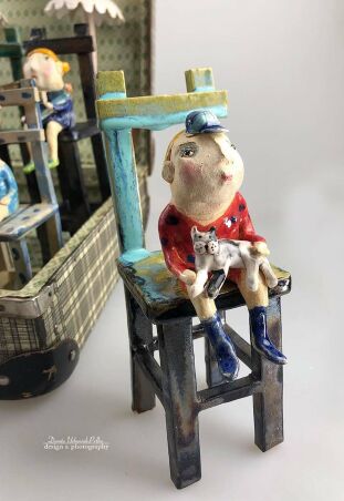 KRZESEŁKO - PORTRET Z KOTEM