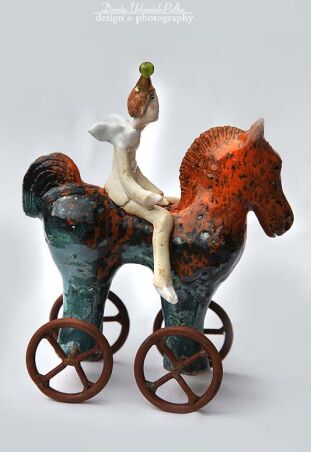 kONIK NAKRAPIANY Z ANIOŁEM DOSIADAJĄCYM