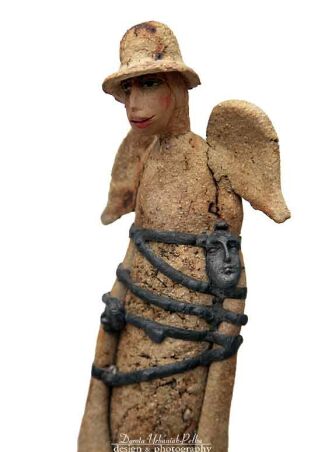 ANIOŁ SZAMOTOWY Z METALOWYMI TWARZAMI