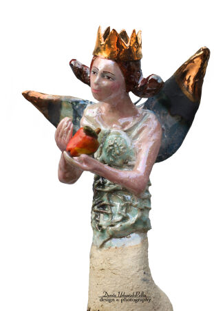 ZŁOTOSKRZYDŁY ANIOŁ KRÓLEWSKI Z JABŁKIEM