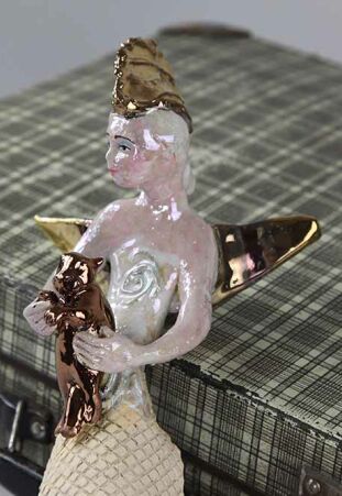 ANIOŁ  TURMALINOWY Z  MIEDZIANYM KOTEM