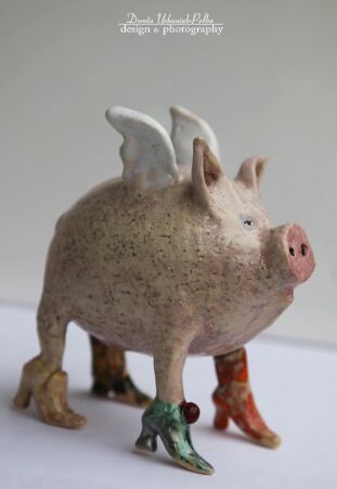 ŚWINKA BEZWSTYDNIE FRUWAJĄCA