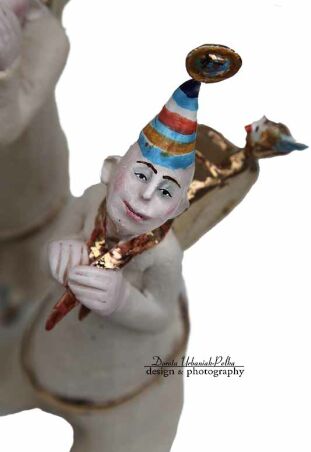 BĘBNISTA Z PTASZKIEM - ILUZJONISTA Z NADAJNIKIEM  