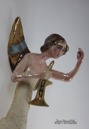 ANIOŁ TURMALINOWY Z TRĄBKĄ