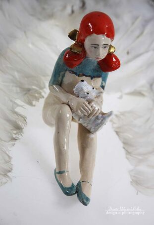 DZIEWCZYNKA Z BIAŁYM WESTEM HAUUU WART