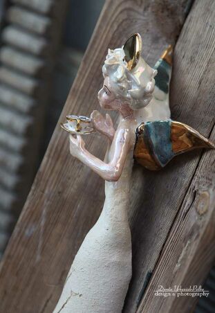 ANIOŁ TURMALINOWY Z FILIŻANKĄ