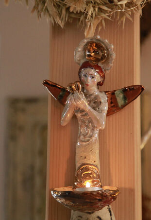 ANIOŁ  O SKRZYDŁACH ZŁOTYCH  Z  SERCEM  - ŚWIECZNIK - KROPIELNICZKA