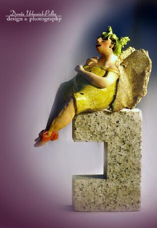 SĄ NA ŚWIECIE ANIOŁY ZIELONE, ONE PATRZĄ NA CIEBIE CIEKAWIE