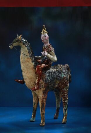 PRZEJAŻDŻKA MARZEŃ NA OZDOBNYM KONIU