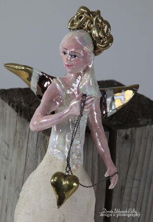 ANIOŁ  TURMALINOWY  Z DYNDAJĄCYM  SERCEM