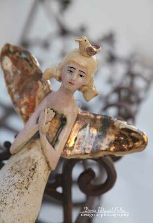 ANIOŁ  O SKRZYDŁACH TURMALINOWYCH Z PTASZKIEM