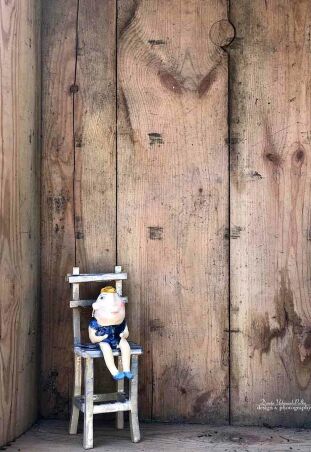 KRZESEŁKO ZE ZŁOTOSKRZYDŁYM ANIOŁEM