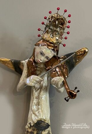 ANIOŁ  TURMALINOWY ZE SKRZYPCAMI